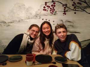 Kotoha et ses frères et sœurs d'accueil